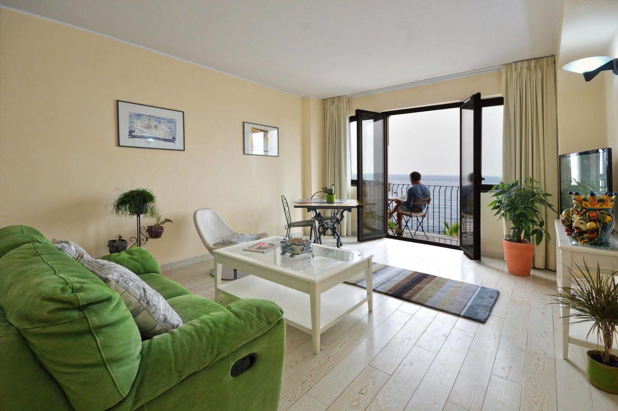 Mar Dei Poeti - Luxury Suites Torre Archirafi Exteriér fotografie