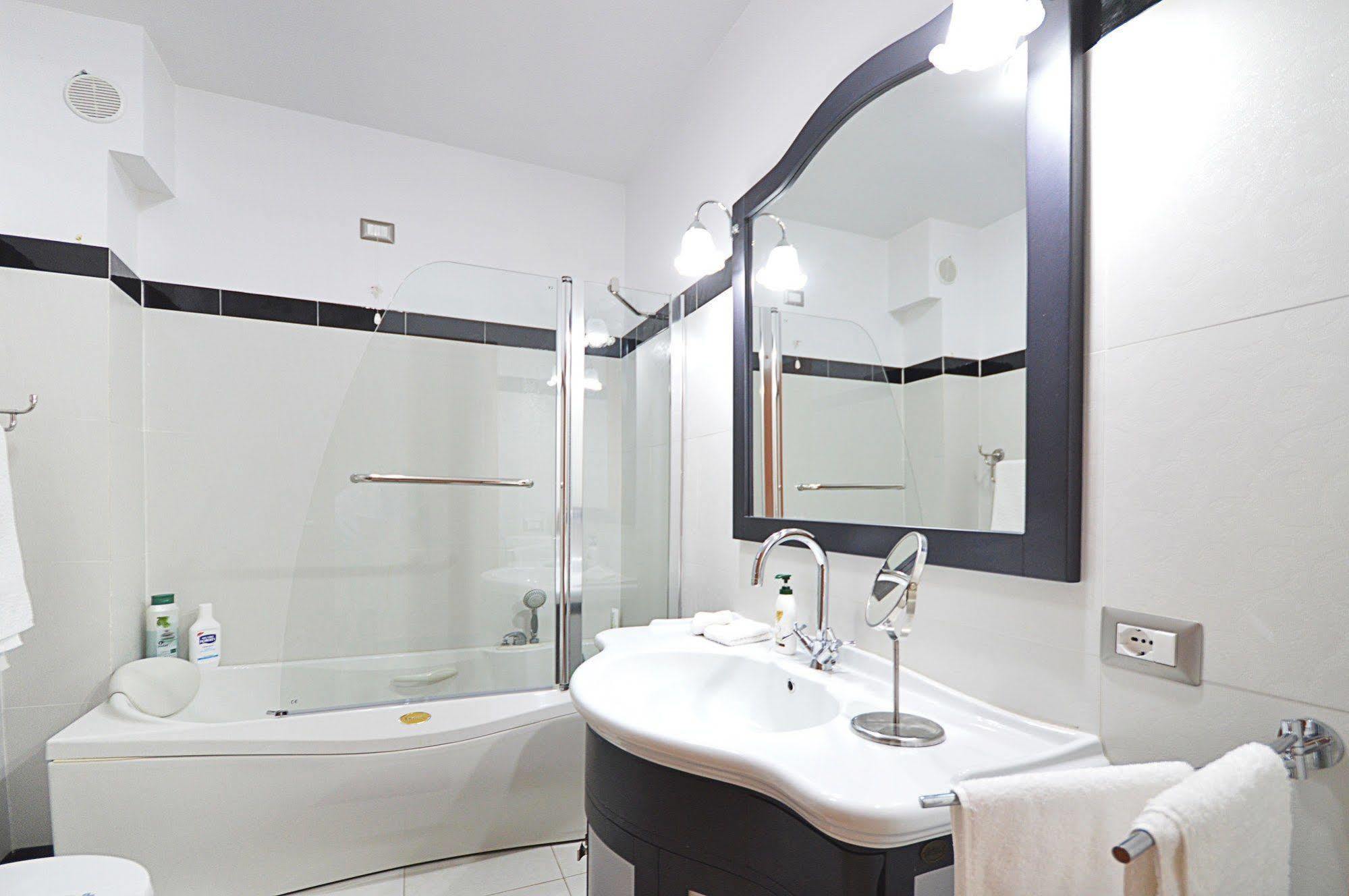 Mar Dei Poeti - Luxury Suites Torre Archirafi Exteriér fotografie