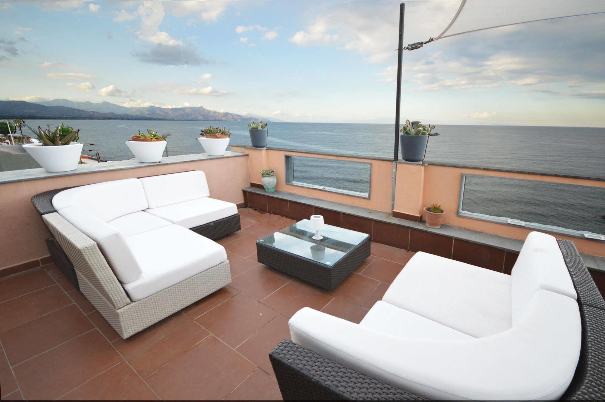 Mar Dei Poeti - Luxury Suites Torre Archirafi Exteriér fotografie